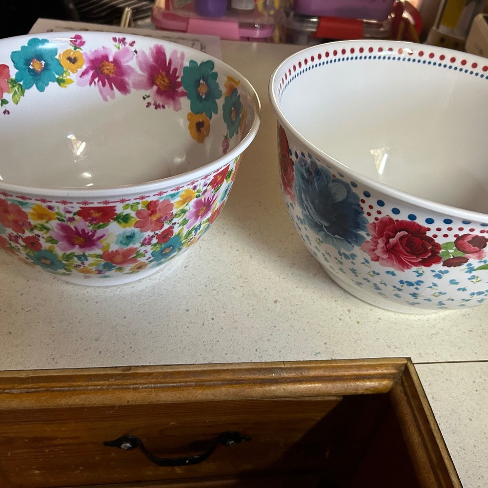 Pioneer woman mixing bowls and lids